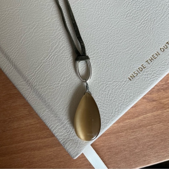 *2/$15* Earthy Pendant Necklace - Picture 2 of 3